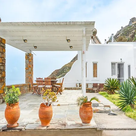 Blue And White Дом отдыха *