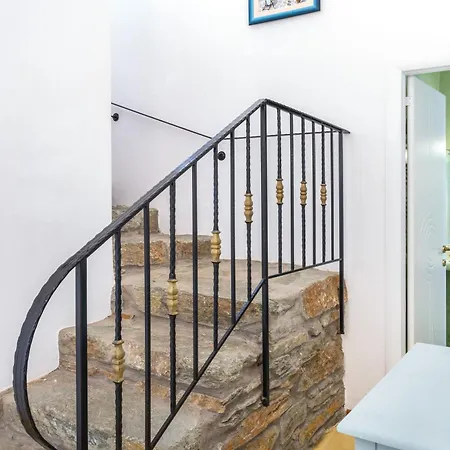 Blue And White Otziás