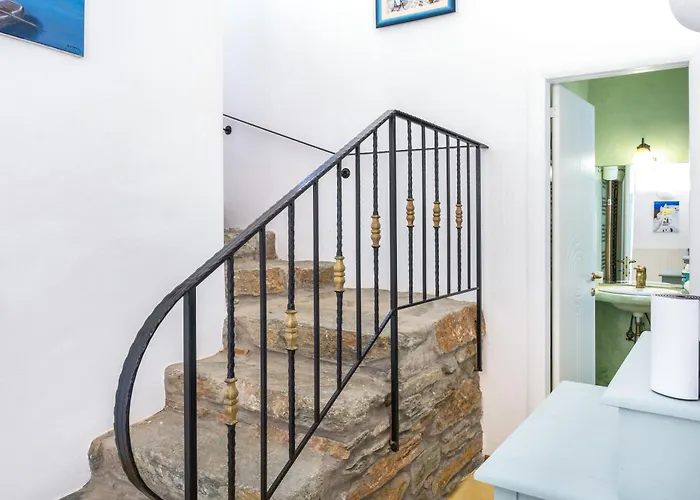 Blue And White Otziás